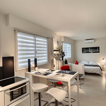 Frgk Fr - Surcouf "Palm Beach " Cannes Exteriör bild